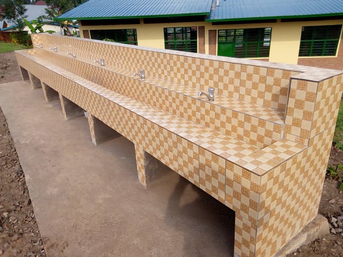 Hamwe na hamwe mu bigo by'amashuri hubatswe ubukarabiro buhagije mu rwego rwo kwirinda COVID-19