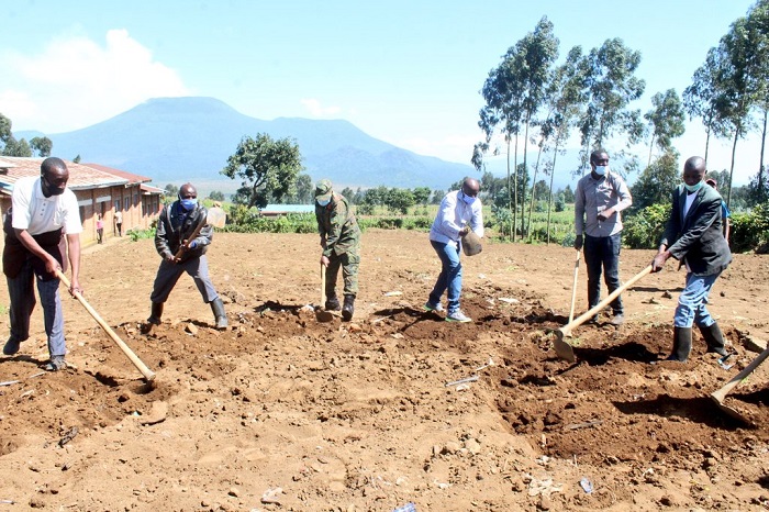 Abaturage bazagira uruhare nibura rungana na 1/2 mu kubaka aya mashuri