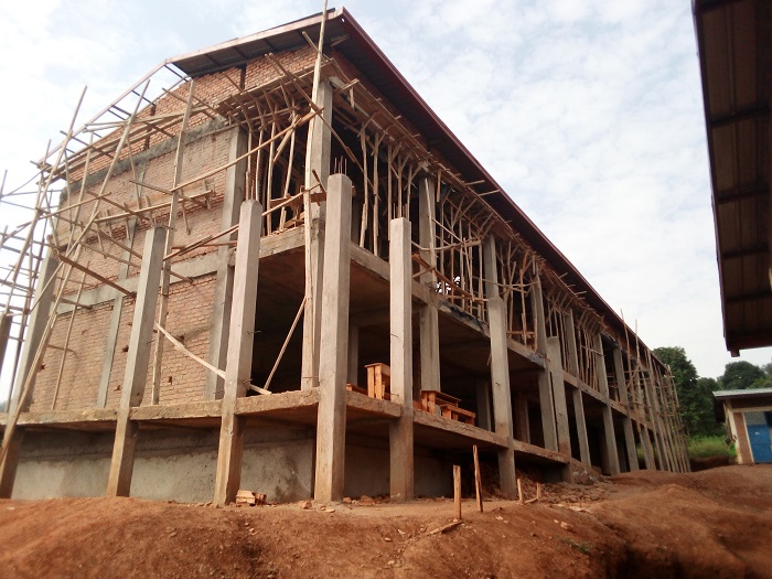 Hamwe mu hahoze ibibuga by'imikino hubatswe ibindi byumba by'amashuri