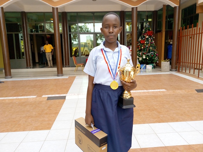 Umwari wabaye uwa mbere ngo byamuteye imbaraga zo gukomeza kwiga ikoranabuhanga