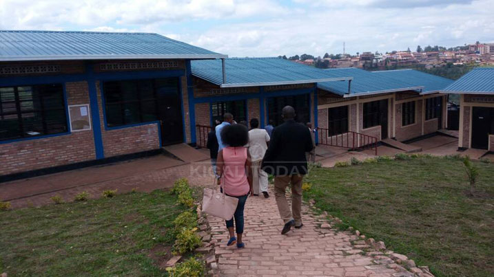 Iki kigo cyubatse ibyumba by'amashuri bihagije