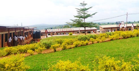 Abanyeshuri basabwe gusubira aho bigaga mbere ntibabyishimiye.