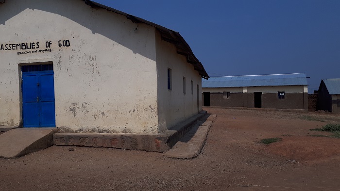 Amashuri yafunzwe ahuriye kukuba yose ashingiye ku matorero