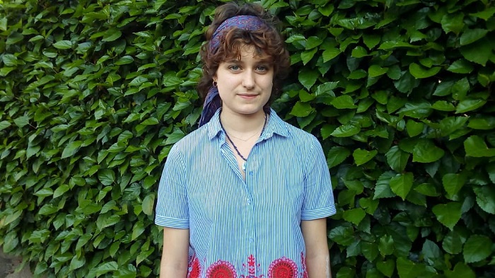 Achlin avuga ko urunyurane rw'amabara agaragara mu bidukikije ashimisha umwana bigatuma atita ku bubabare bwo kuvurwa amaso