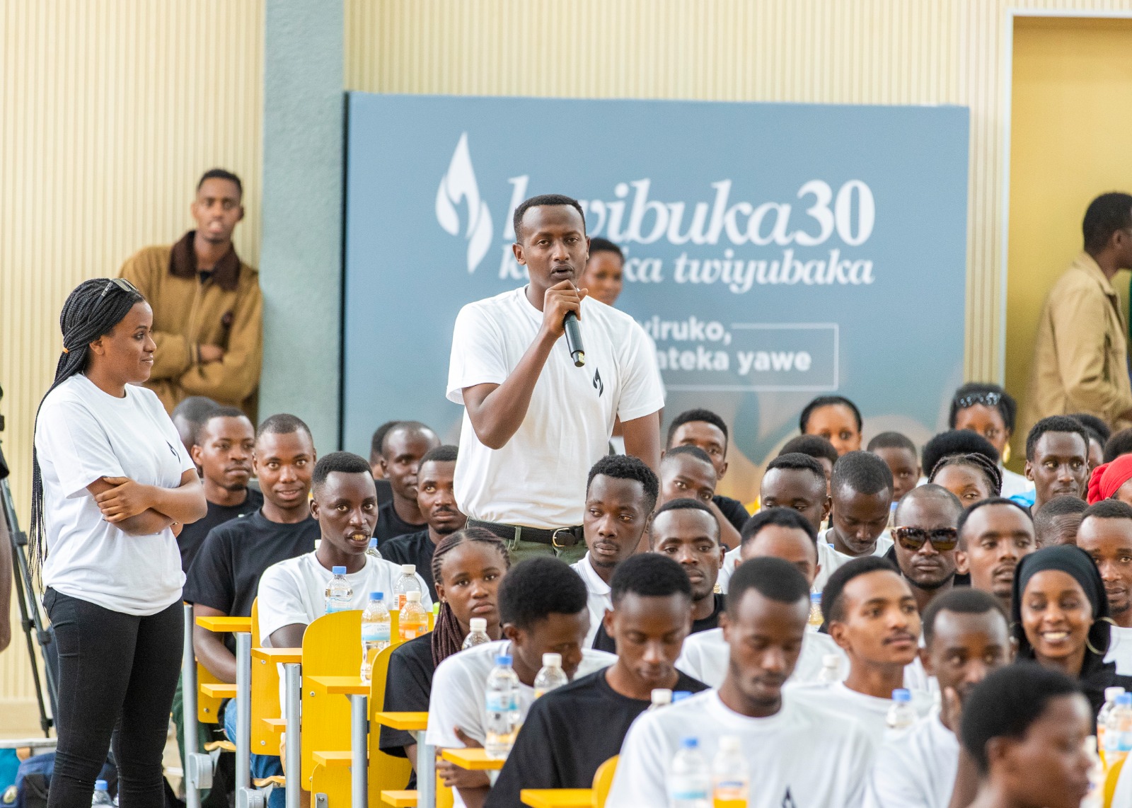 Urubyiruko rusanga ibiganiro nk'ibi rubikeneye kenshi mu kurushaho kurusobanurira amateka