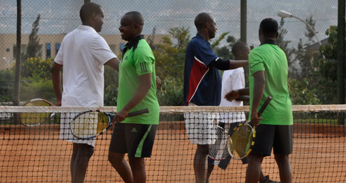 Abatarabigize umwuga basuhuzanya nyuma y'umukino