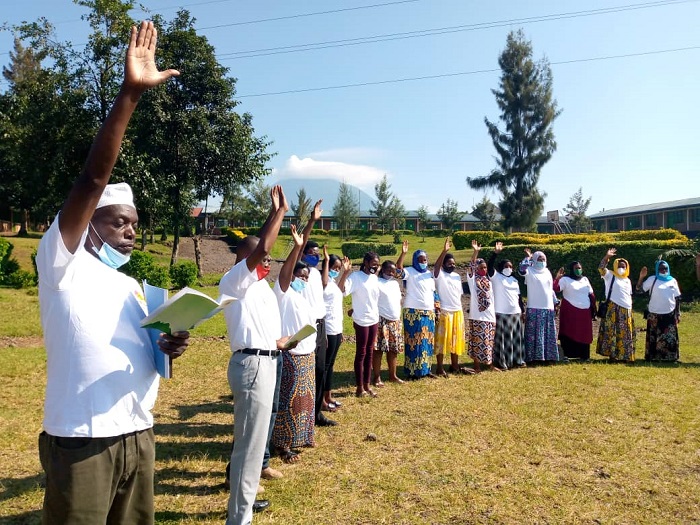 Abakorerabushake ba Komisiyo y'Igihugu y'Amatora babanzaga kurahirira imbere y'Inteko itora