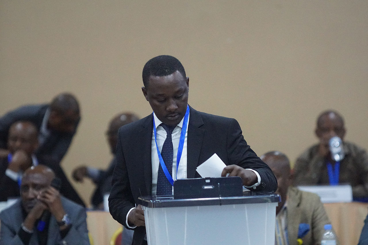 Perezida w'Amagaju atora