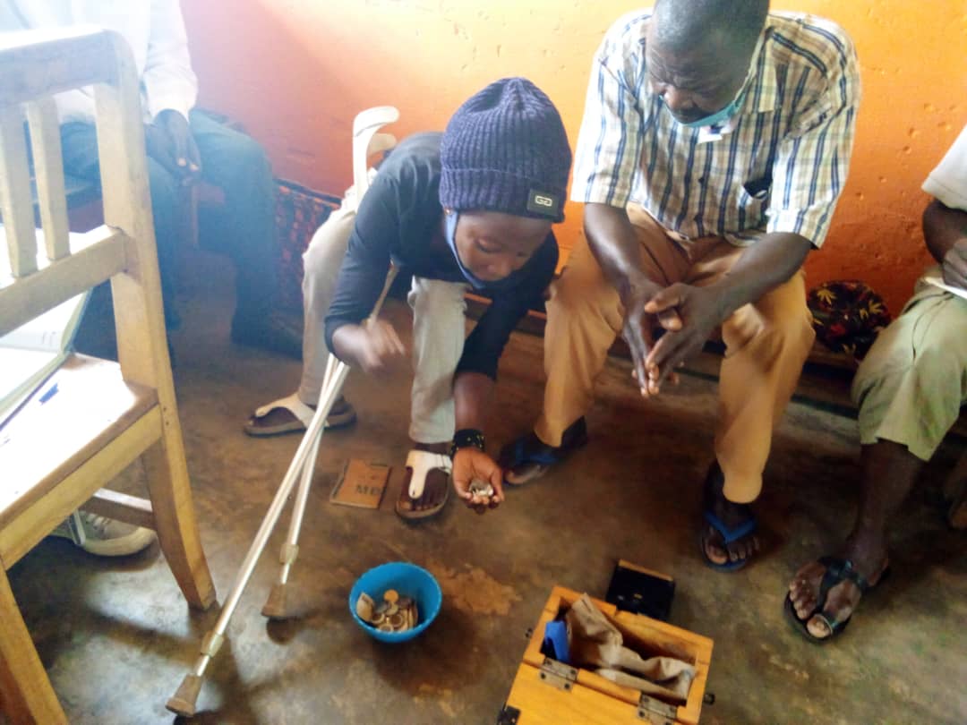 Bahurira mu itsinda bagakusanya amafaranga bityo bakunganirana mu kwiteza imbere