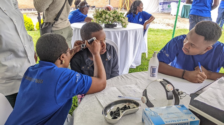 Barasuzuma bakanavura indwara zo mu matwi