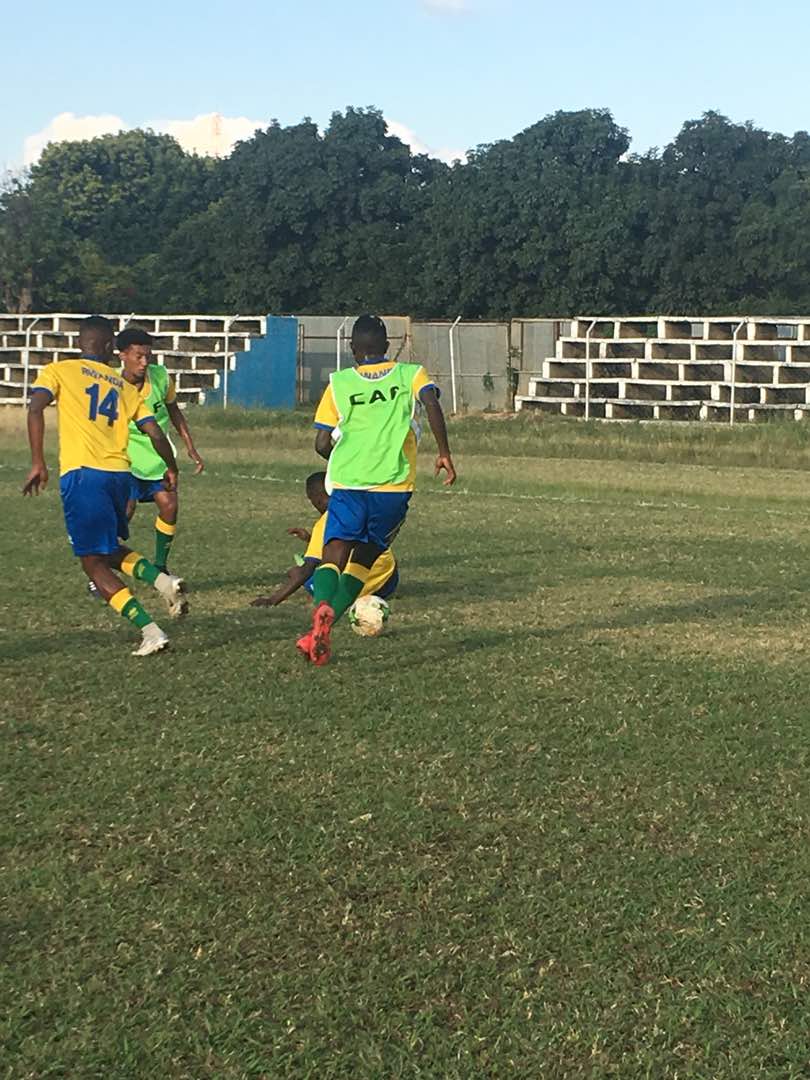 Amavubi y'abatarengeje imyaka 20 ubwo yakoreraga imyitozo muri Zambia ku munsi w'ejo