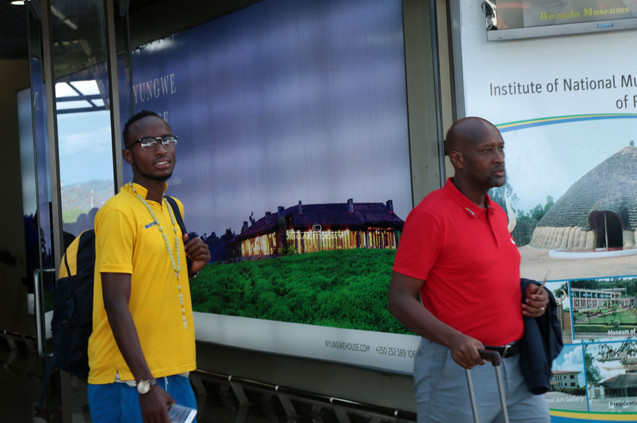 Nzamwita Vincent de Gaulle uyobora Ferwafa ni we waje ayoboye abandi, inyuma ye ni Manzi Thierry