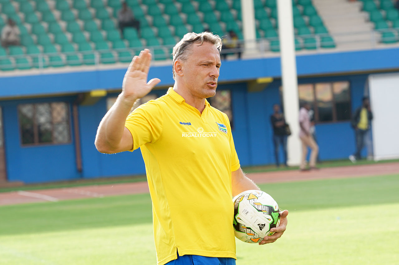 Antoine Hey nyuma y'iminsi adahari yongeye kuyobora imyitozo