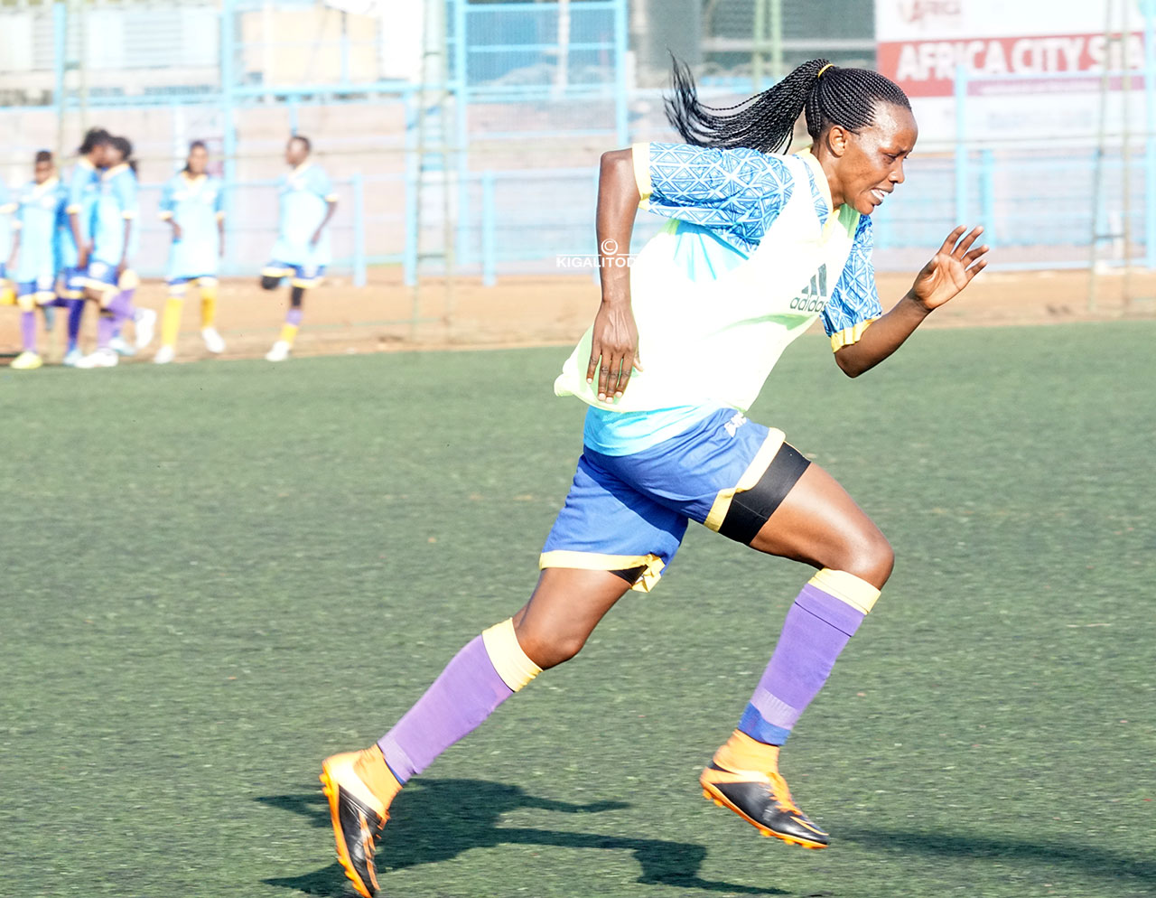 Umulisa Edith usanzwe ukinira Scandinavia Wfc, ni umwe muri ba myugariro bahagaze neza