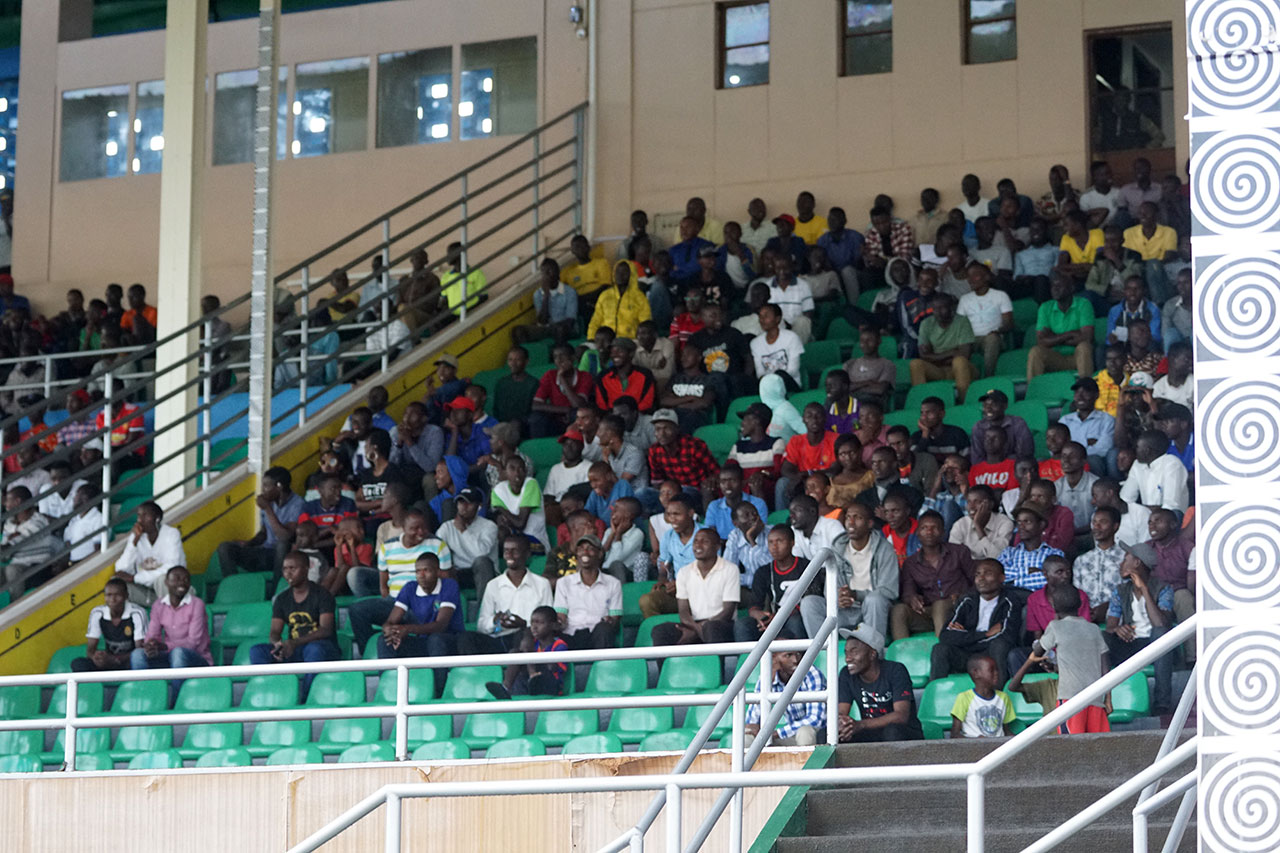 Abafana bari baje ari benshi baje kureba uyu mukino