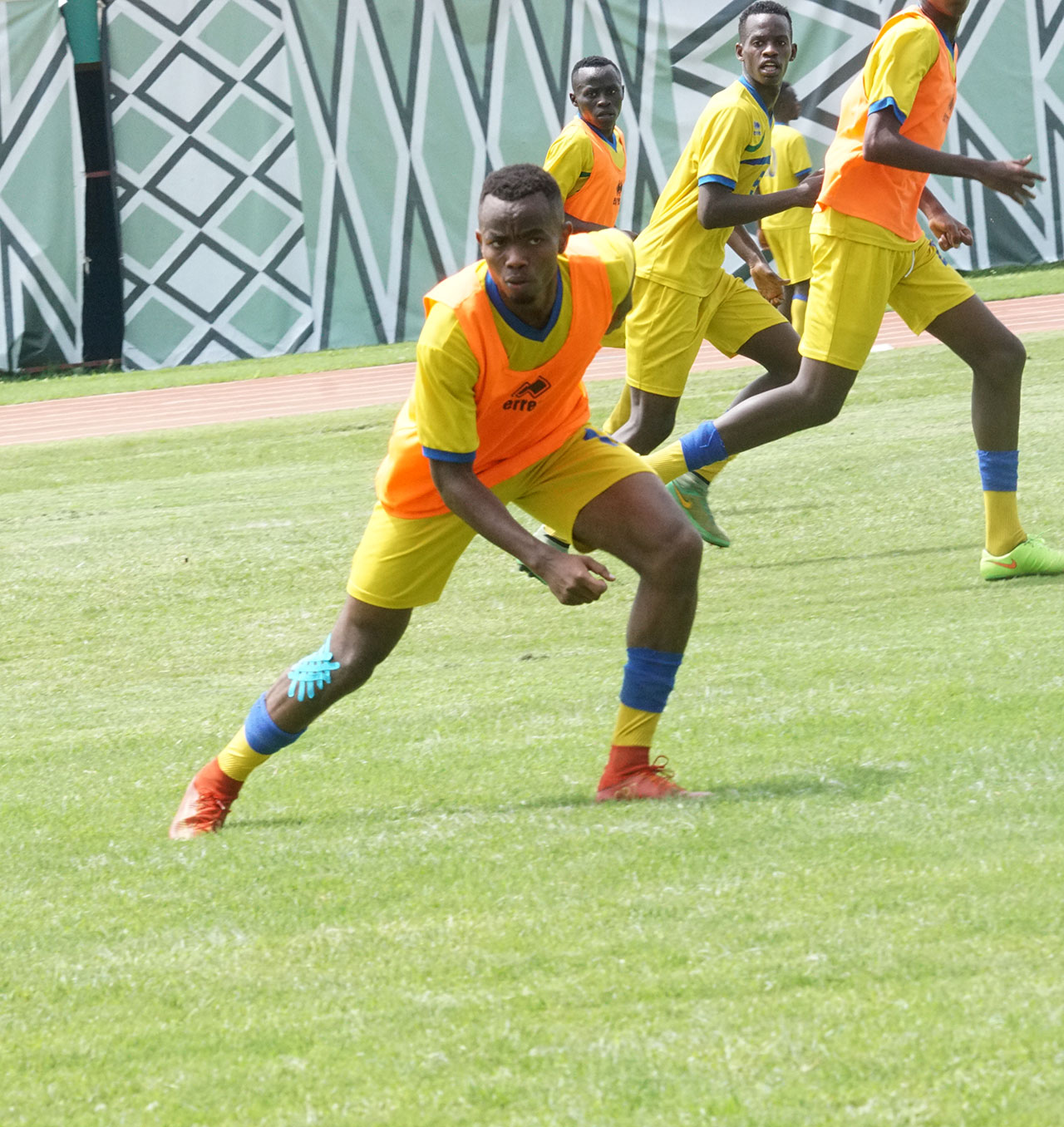 Buregeya Prince yahawe ikarita itukura mu minota ya nyuma