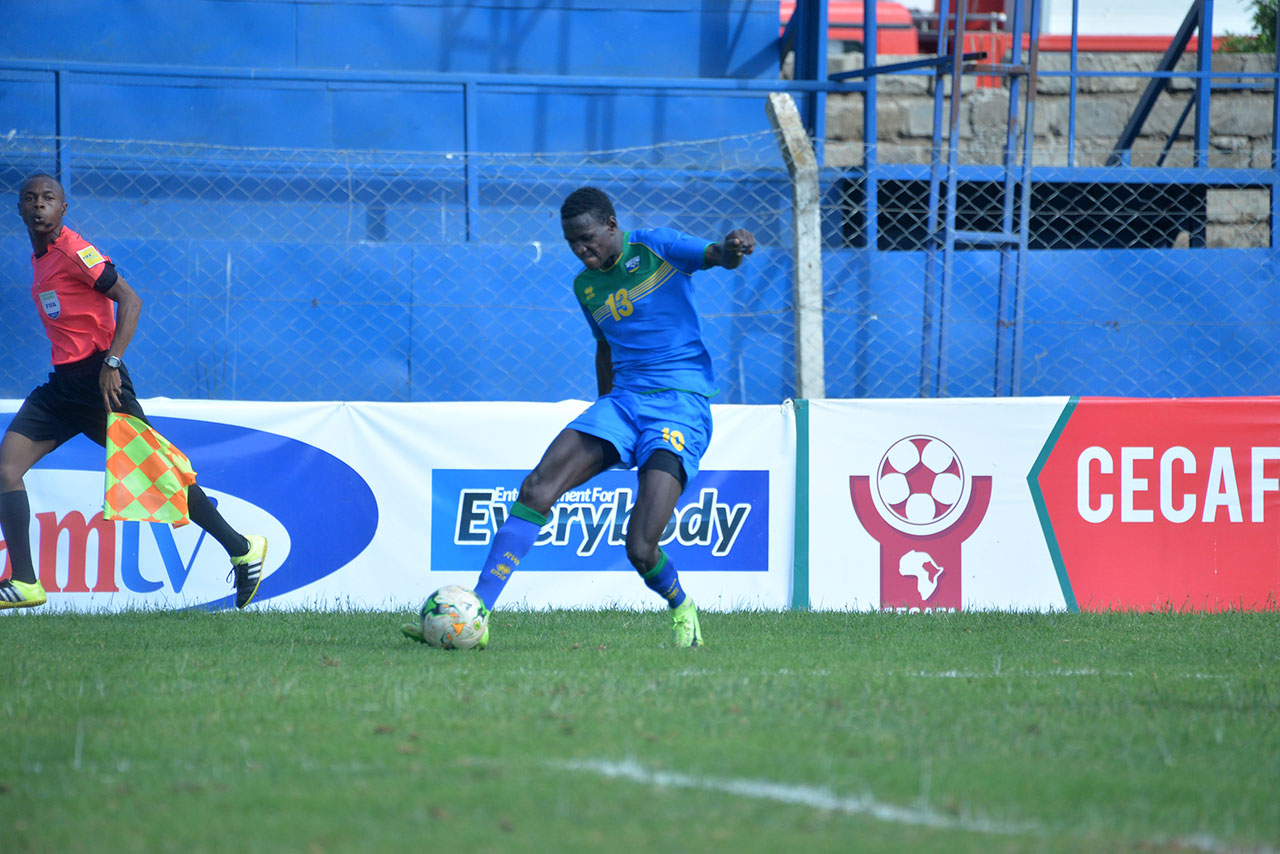 Ombolenga ubwo yatangaga umupira wavuyemo igitego cya kabiri