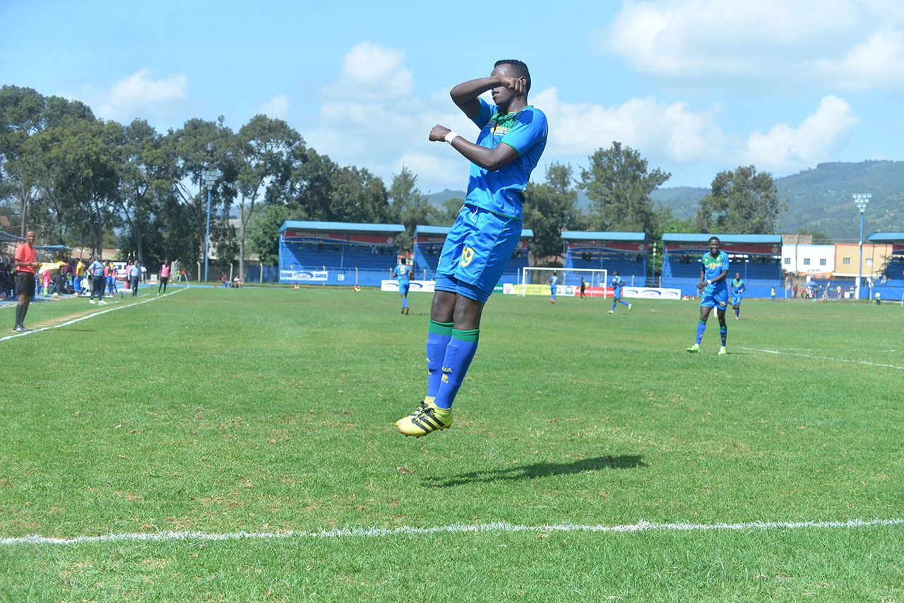 Nshuti Innocent yishimira igitego cya mbere yatsinze mu mavubi kuva yatangira kuyakinira