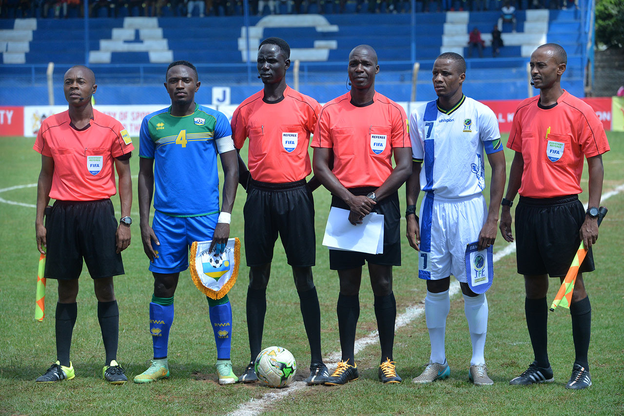 Bafata ifoto mbere y'umukino