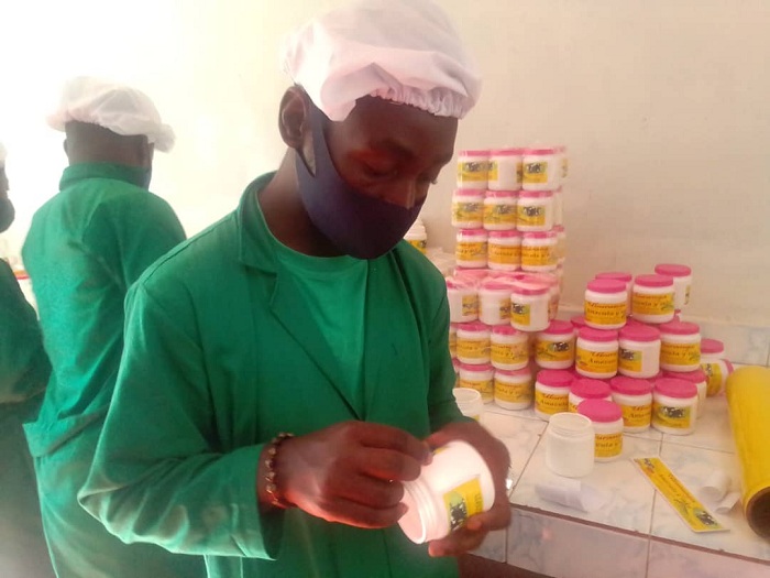 Bize gutunganya ibikoresho by'isuku n'isukura