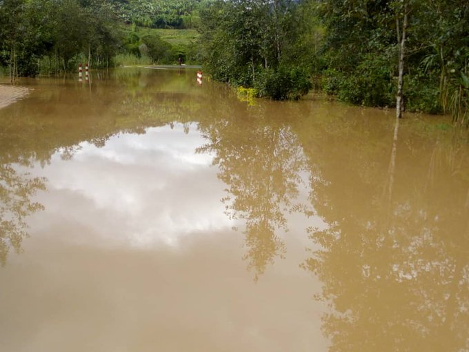 Amazi aturuka ku mvura nyinshi akunze guteza ibibazo birimo n