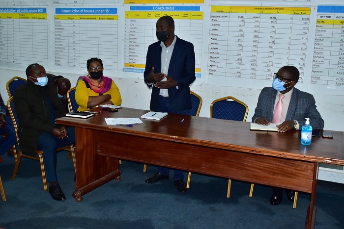 Ubuyobozi bwa WASAC busobanur igikorwa cyo kwegereza amazi abatuye ba Ngororero