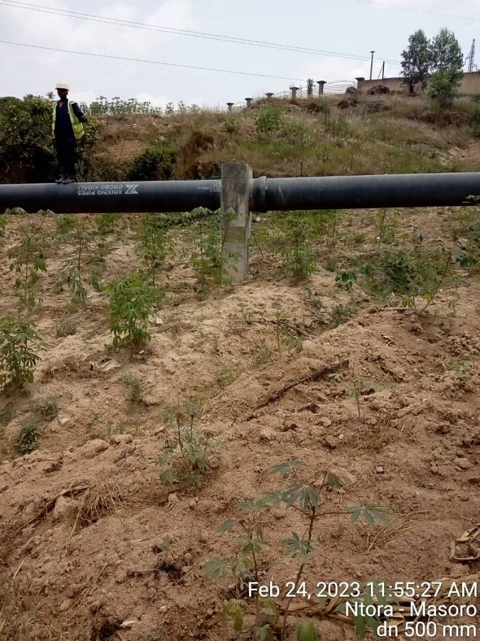 Hagiye hubakwa ndetse hasanwe imiyoboro y'amazi yari ishaje