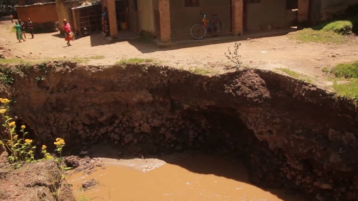 Amazi agenda acukura itaka agasatira ingo nyamara ngo si uku hahoze