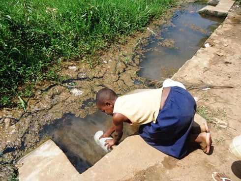 Bavoma amazi atemba mu bishanga