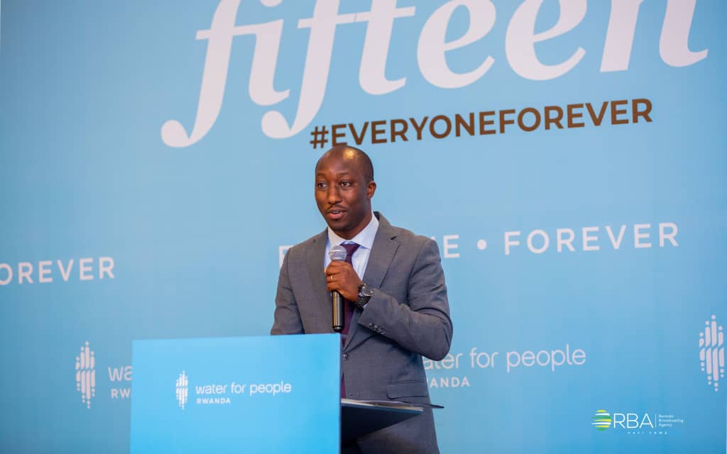 Minisitiri w'Ibikorwa Remezo, Dr Jimmy Gasore, mu birori bya Water for People 