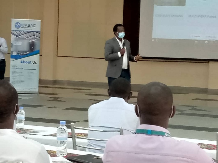 Rutaganira avuga ko muri 2050 nta muturage utuye muri Kigali uzajya ajya gushaka amazi asohotse mu nzu ye