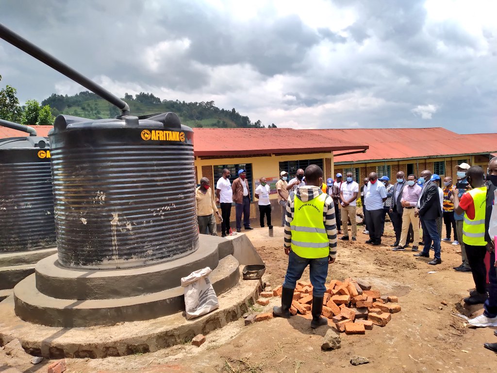 Abaturage barakangurirwa gufata amazi y'imvura