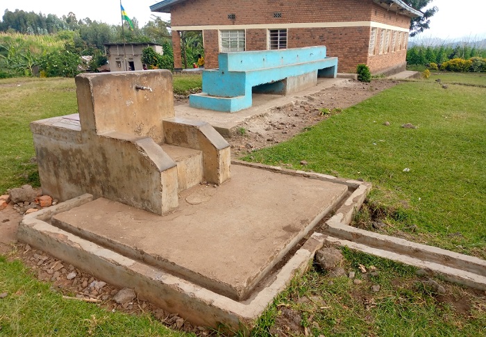 Ikibazo cy'amazi akunze kubura kiri mu bituma abanyeshuri batinda kubona ifunguro rya saa sita