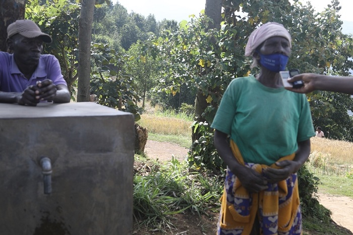 Uyu avuga ko aruhutse imisozi yacagamo ajya gushaka amazi
