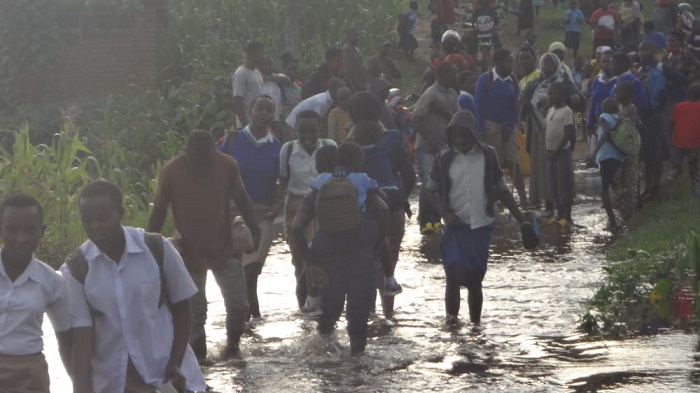 Abanyeshuri bubiriraho babuze inzira