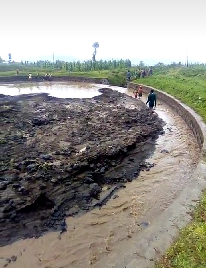 Iki cyobo kinini gifata amazi giherereye mu Mudugudu wa Tatiro. Nta gihe kinini gishize cyubatswe none ubu amazi aturuka mu birunga amanukana n'amabuye n'ibitaka byamaze kucyuzura