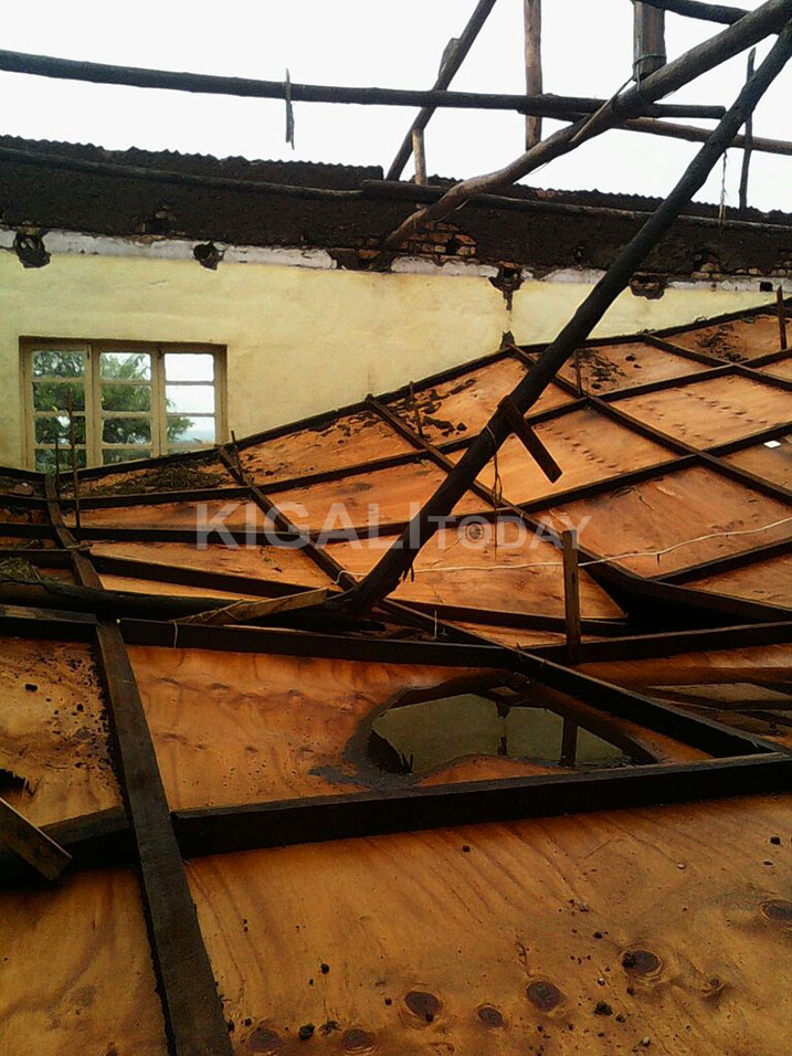 Amazu anyuranye ibisenge byavuyeho.