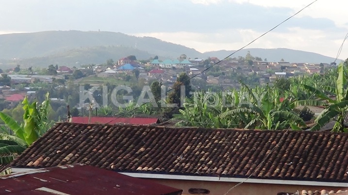 Amazu aba abangikanye n'ibihingwa kubera ko bakeneye aho guhinga.