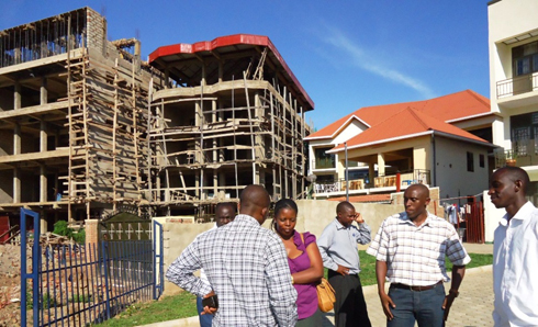 Aya mazu yombi agiye kuzura mu mujyi wa Karongi imwe ni iya Rwigara Asinaport, indi ni Munywanyi Ltd.