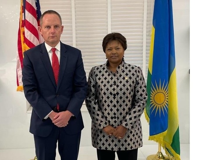 Amb. Eric Kneedler na Mathilde Mukantabana