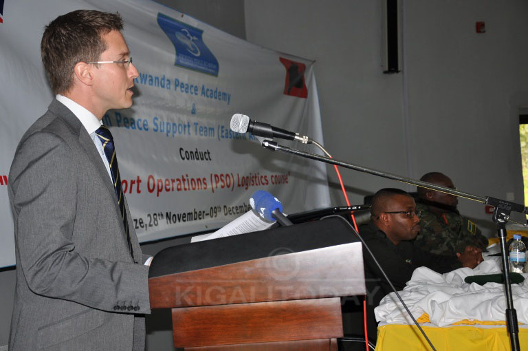 Ambasaderi w'u Bwongereza mu Rwanda, William Gelling yishimiye imyitwarire y'ingabo z'u Rwanda mu butumwa bwo kubungabunga amahoro zoherezwamo