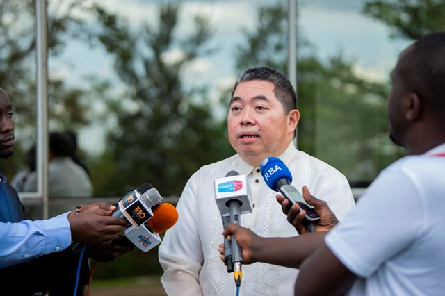 Ambasaderi Alex G. CHUA wa Philippines