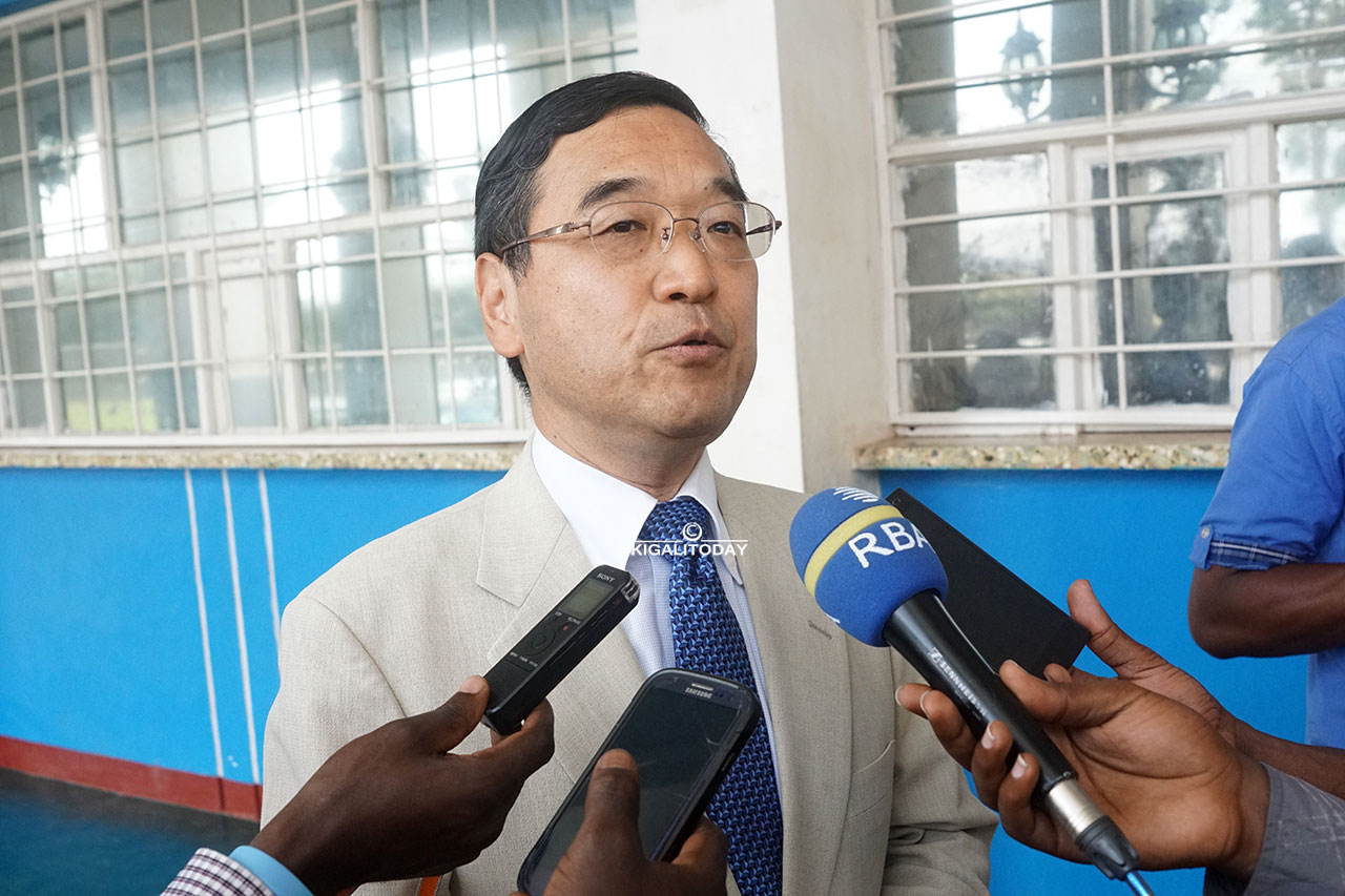 Ambasaderi w'u Buyapani mu Rwanda,Takayuki Miyashita ni umwe mu bitabiriye iyi mikino