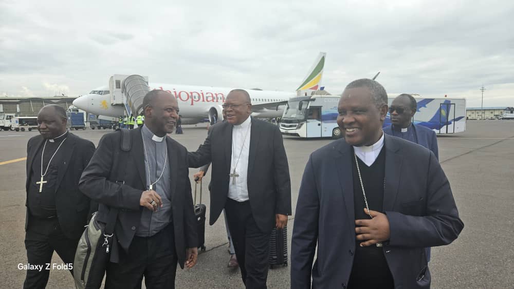 Cardinal Ambongo yageze i Kanombe ari kumwe na mugenzi we, Antoine Cardinal Kambanda