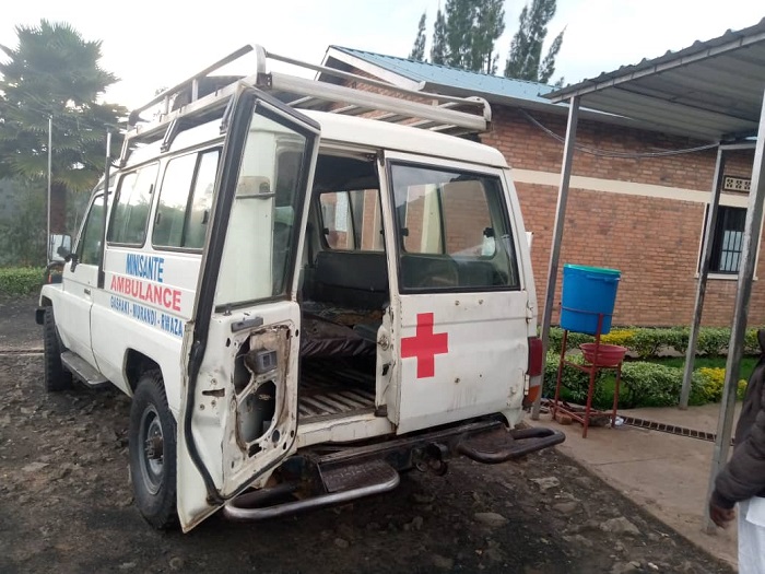 Iyo bari basanganywe yari yarashaje ku buryo no kugeza umurwayi kwa muganga byabaga ihurizo rikomeye