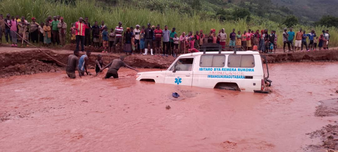Bayikuyemo bifashishije indi modoka yaje irayikurura