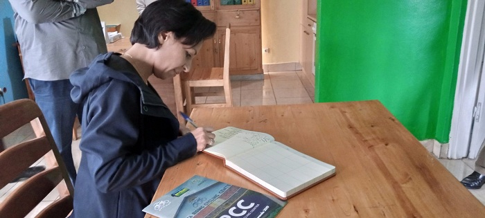 Yanditse mu gitabo cy'abashyitsi