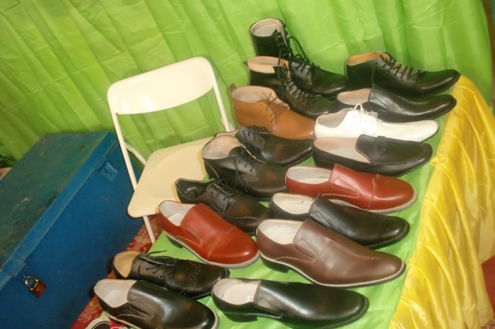 Amoko atandukanye y'inkweto zikorerwa mu Rwanda.