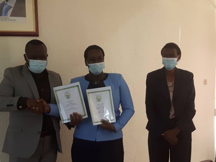 Ruberangeyo yashyikirije Uwacu inyandiko za FARG