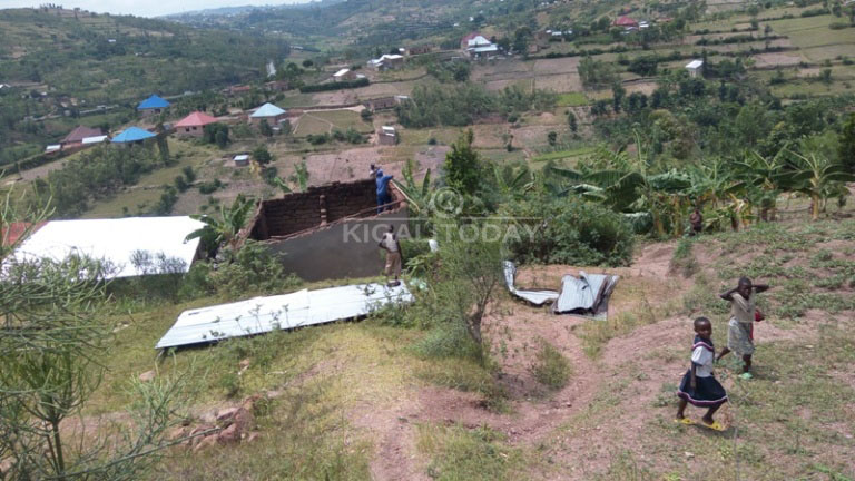 Amwe mu mazu yasenyutse mu mudugudu wa Muhambara mu murenge wa Runda muri Kamonyi 
